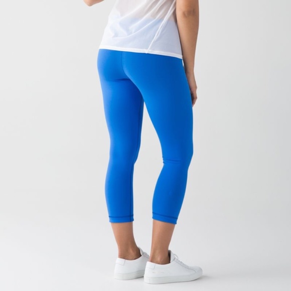 Lululemon Wunder Under Crop III (Reversible) Hero Blue / Pipe Dream Blue Size 6 - Picture 2 of 8